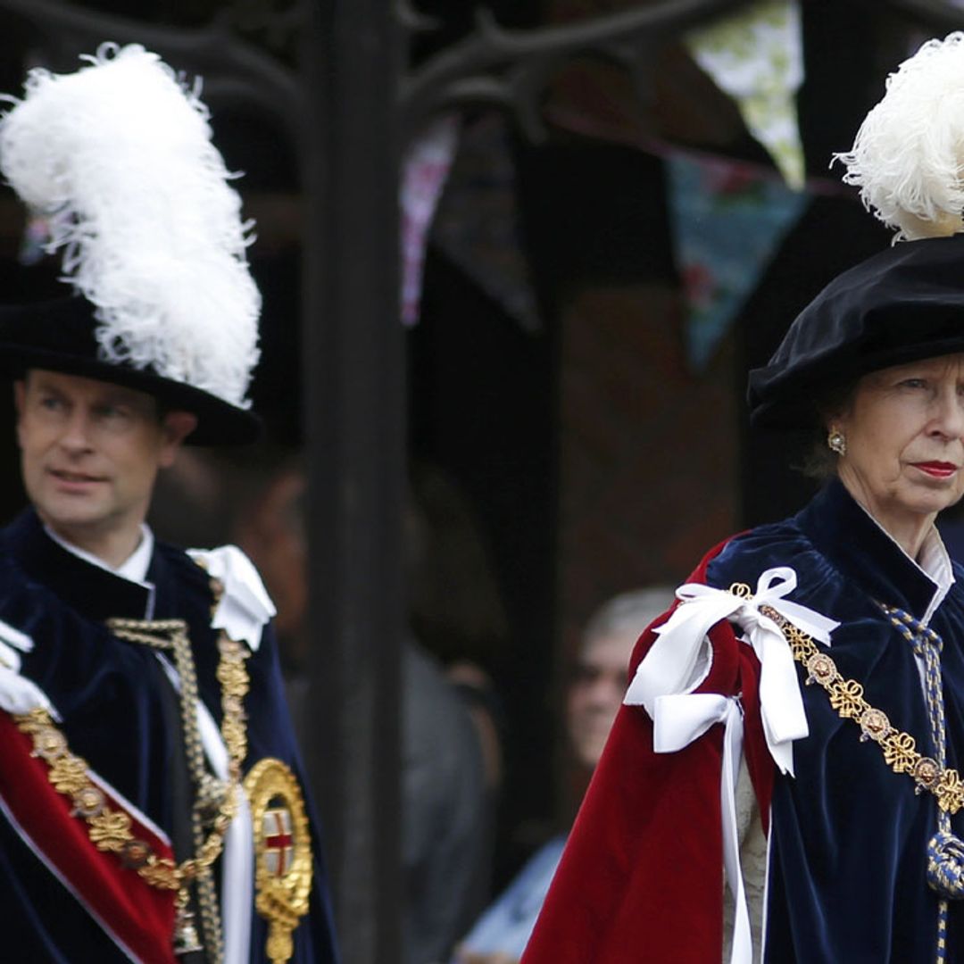 Los cuatro curiosos elementos de la insignia de la Orden de la Jarretera