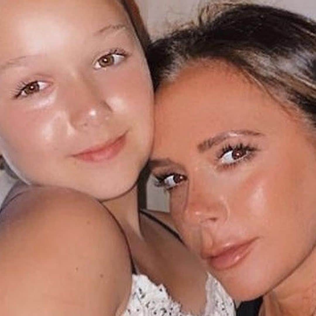 Nunca imaginarías que este maquillaje de Victoria Beckham está hecho por su hija de 9 años