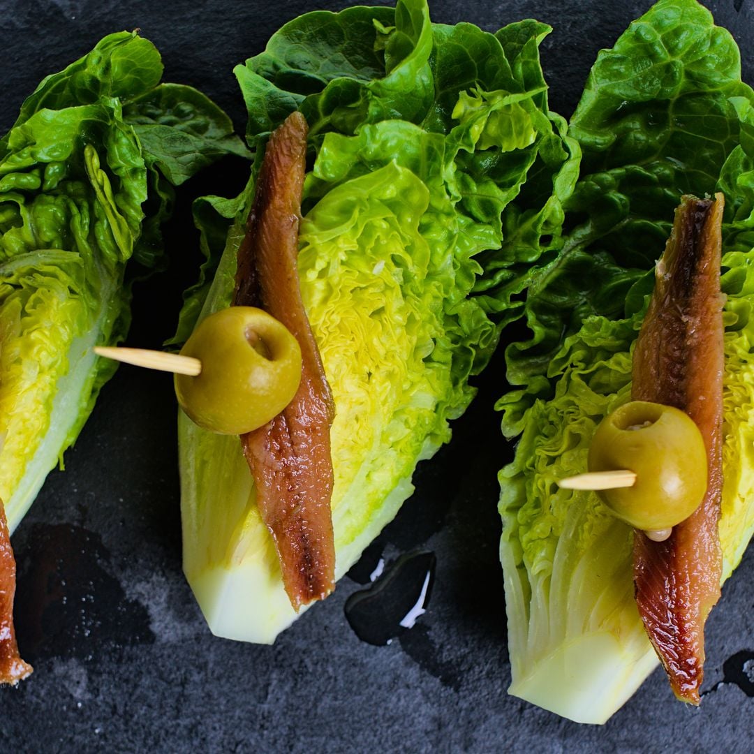 Cómo preparar cogollos de Tudela con anchoas y vinagreta