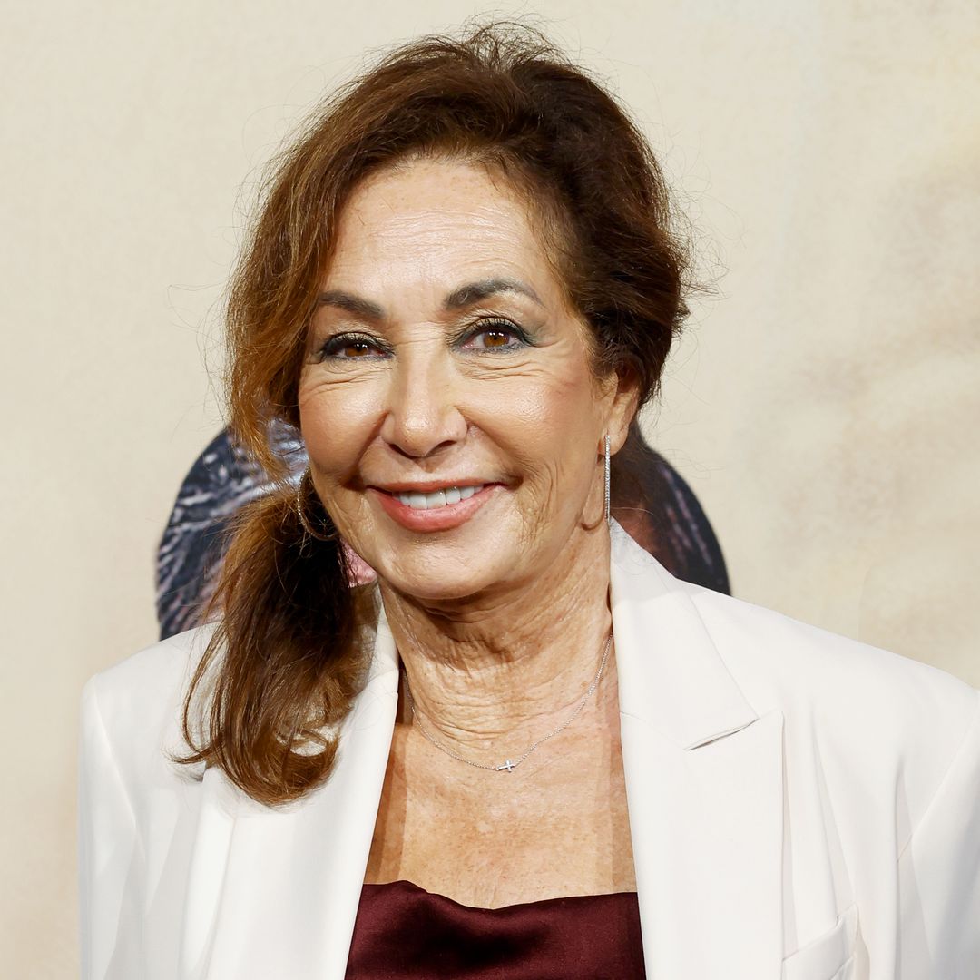 Ana Rosa Quintana confirma su cambio de imagen a los 70 años con una nueva coleta y un look muy juvenil