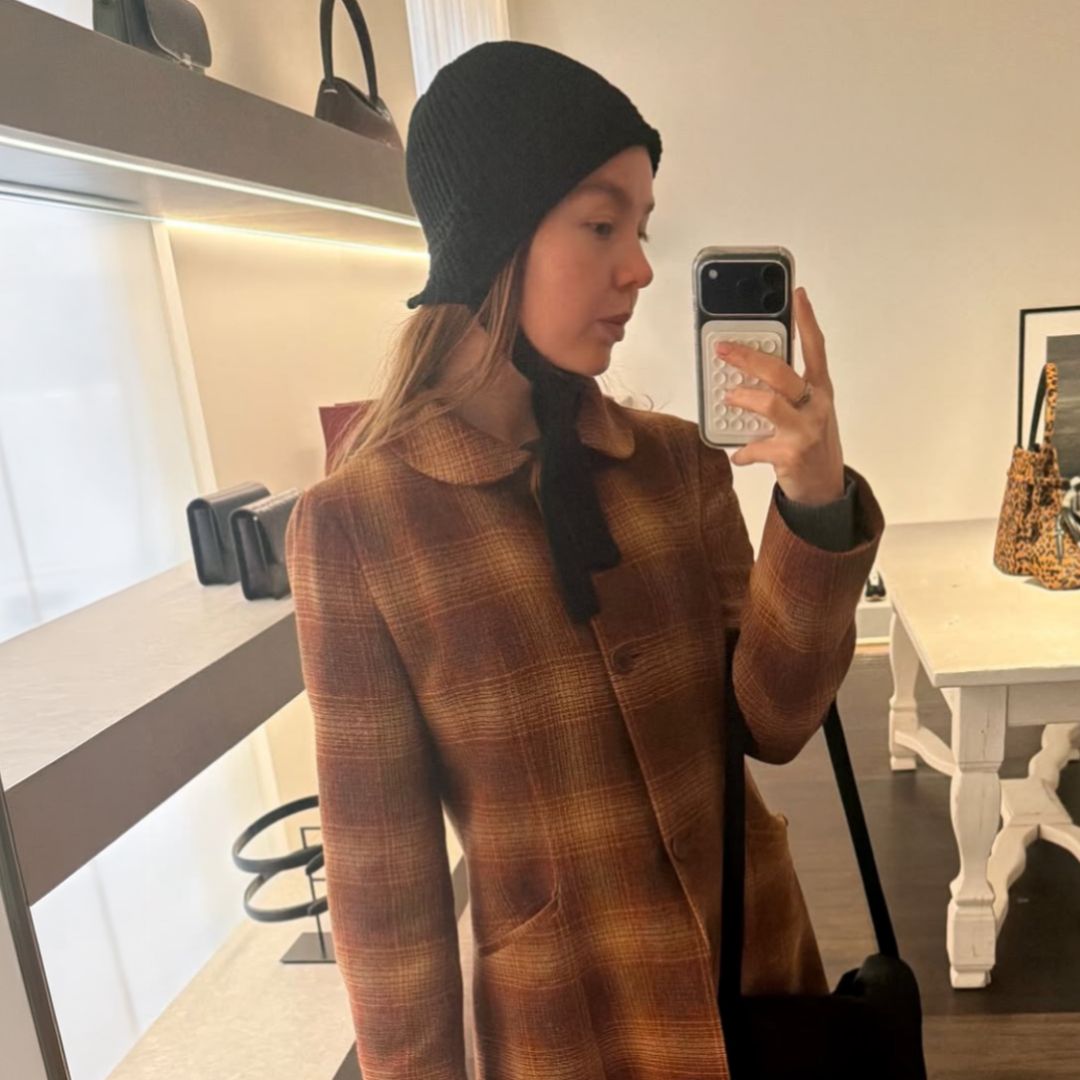 Alexandra de Hannover desafía las críticas con su accesorio fetiche: "A la gente le molesta verme sacar mis gorros"