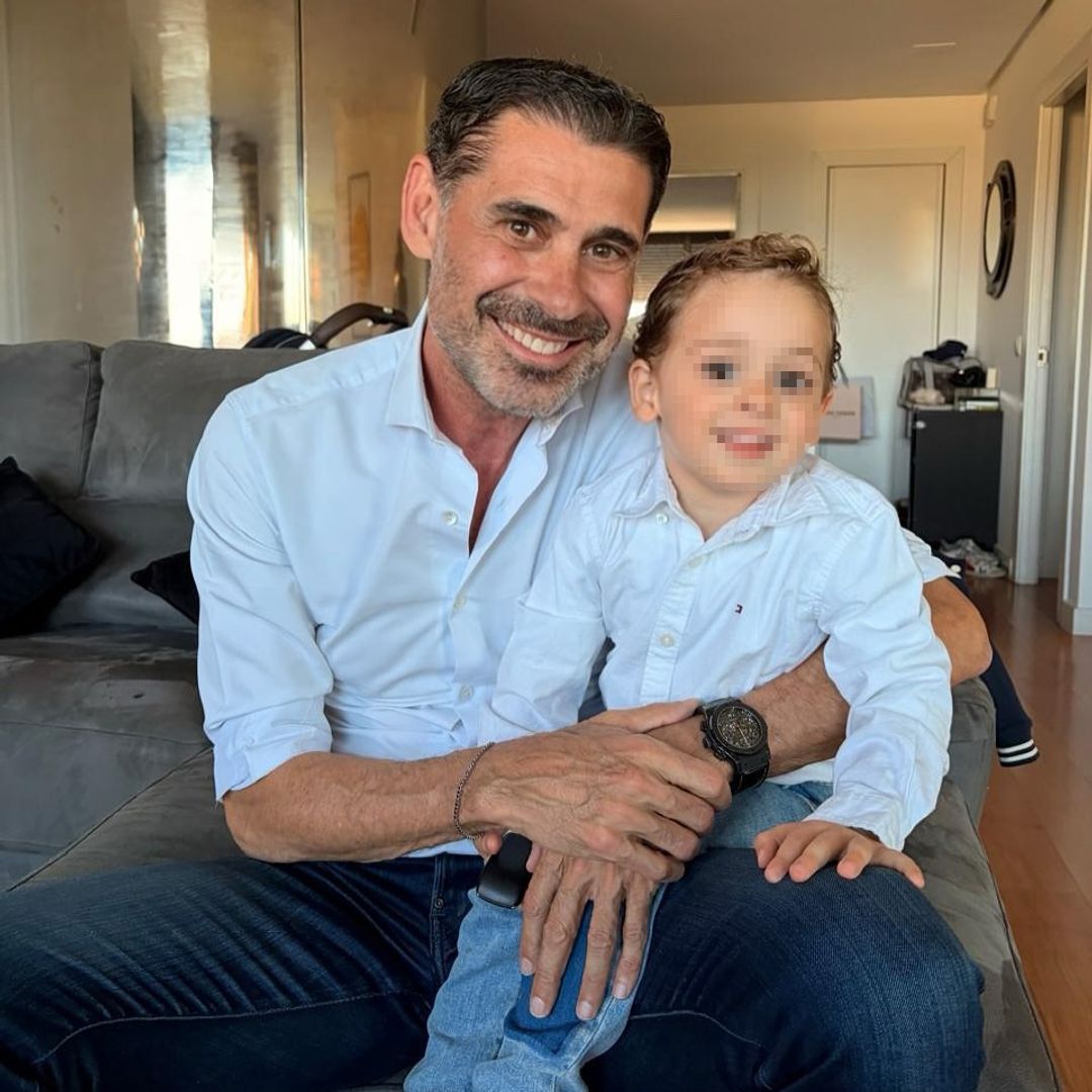El posado más íntimo de Fernando Hierro con su hijo, de 2 años, que ha emocionado a todos: "Compartiendo esa misma pasión con mi pequeño"