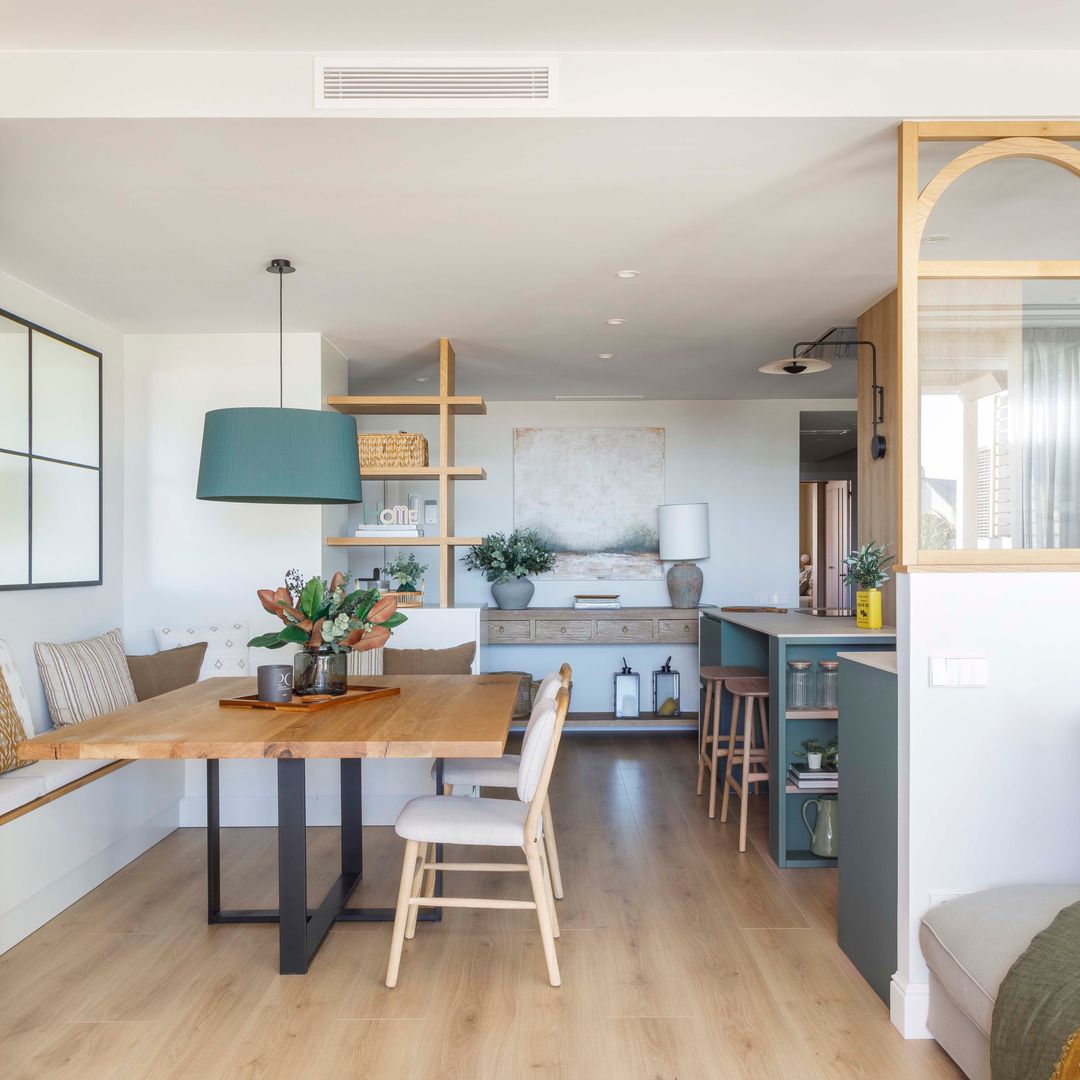 Un dúplex de 160 m² con una idea que muchas familias querrán copiar: padres abajo e hijos arriba