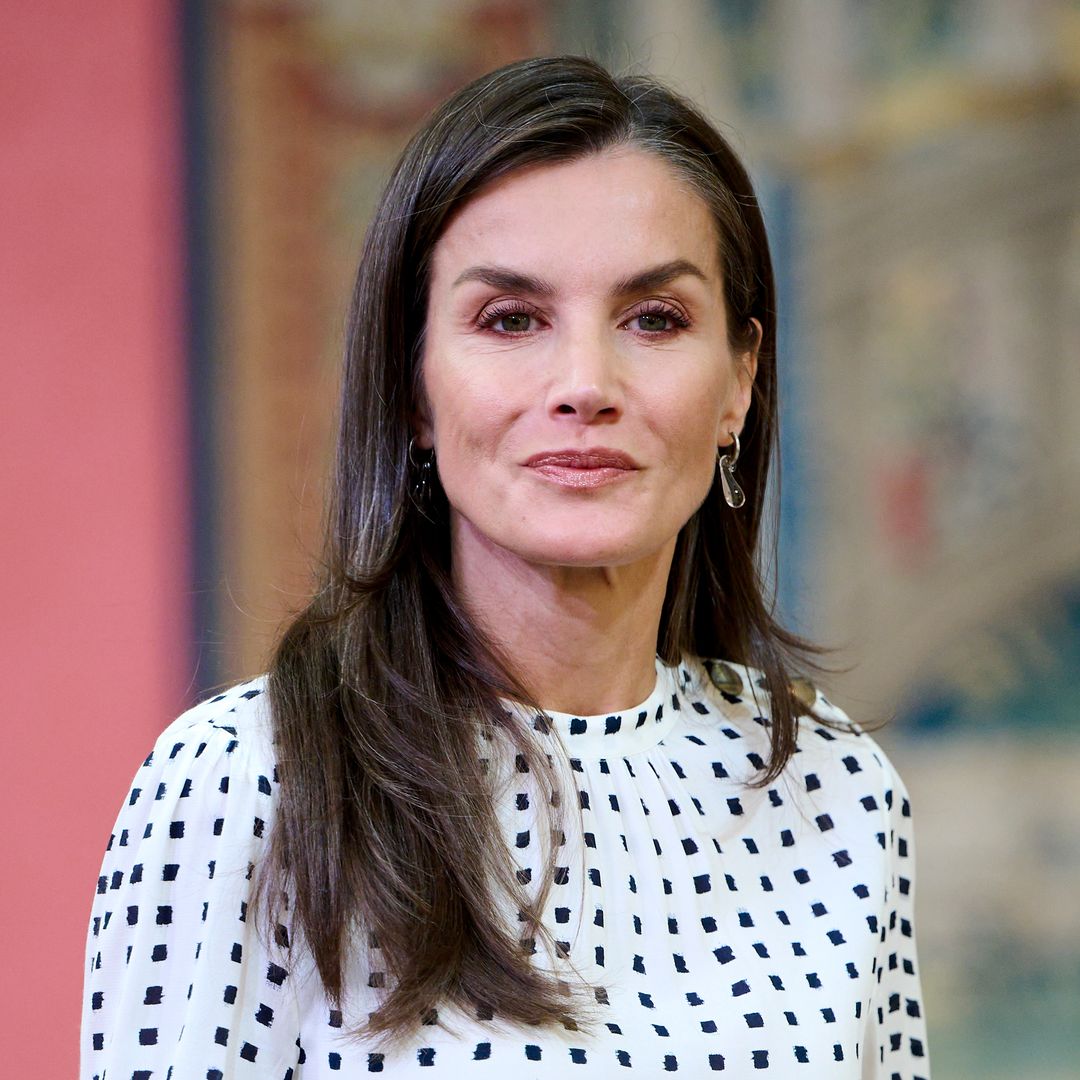 Doña Letizia se suma al renovado furor por los lunares con un 'look' al estilo de Lady Di