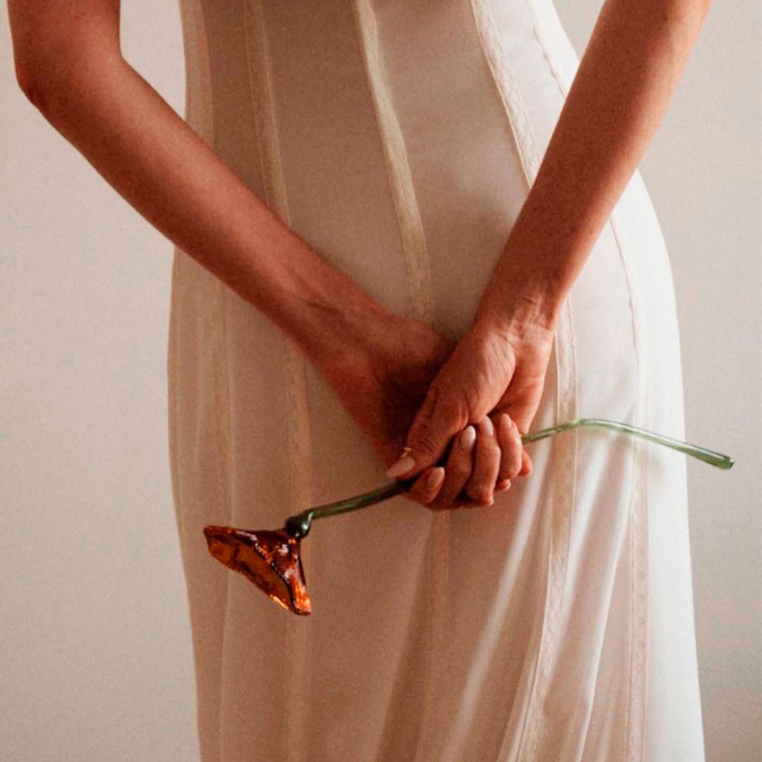 Cuando veas estos ramos, entenderás por qué muchas novias ya no eligen solo flores naturales
