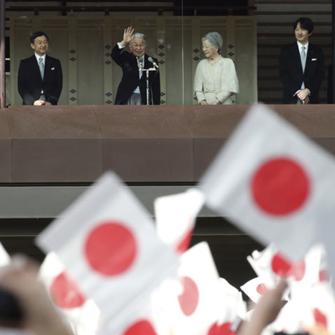 El 83º cumpleaños de Akihito de Japón, tal vez uno de los últimos como Emperador, bate récord de multitudes