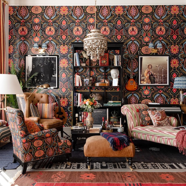 Salón de estilo maximalista