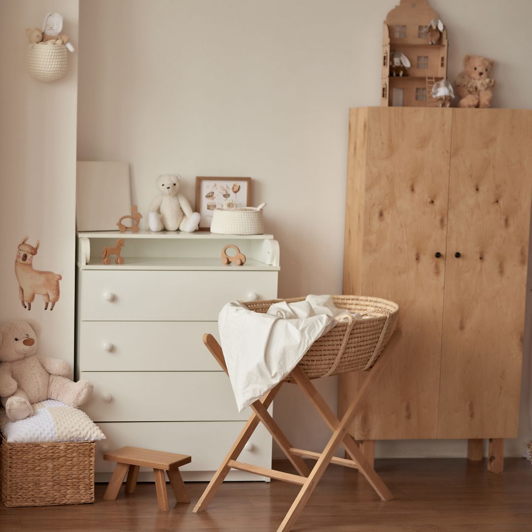Las cómodas son la gran apuesta de los dormitorios, gracias a su funcionalidad aportan orden visual. Son muebles que traspasan las modas y se transforman con el tiempo 