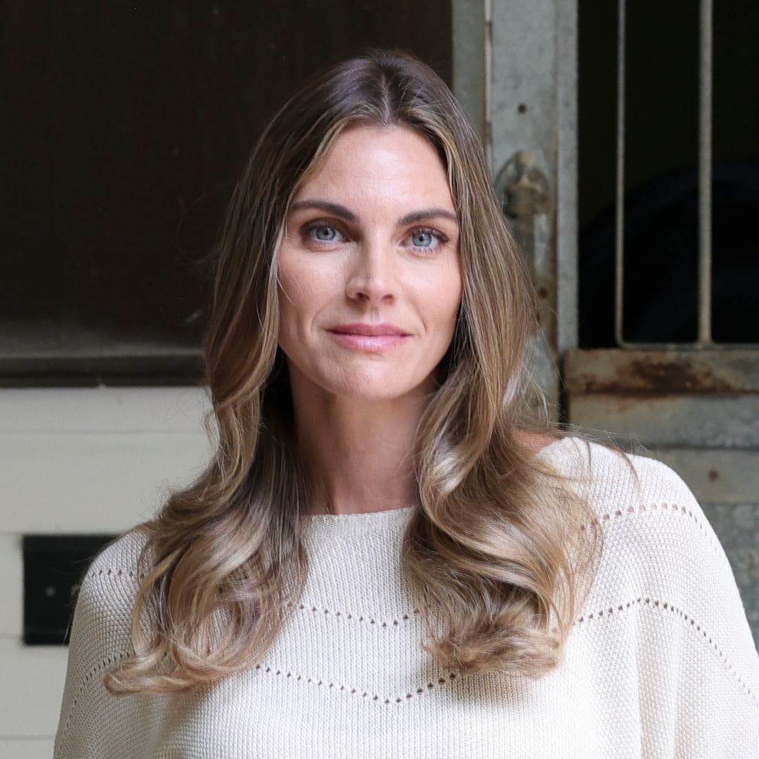 Amaia Salamanca se suma al pelo natural: las ondas suaves que arrasan este otoño