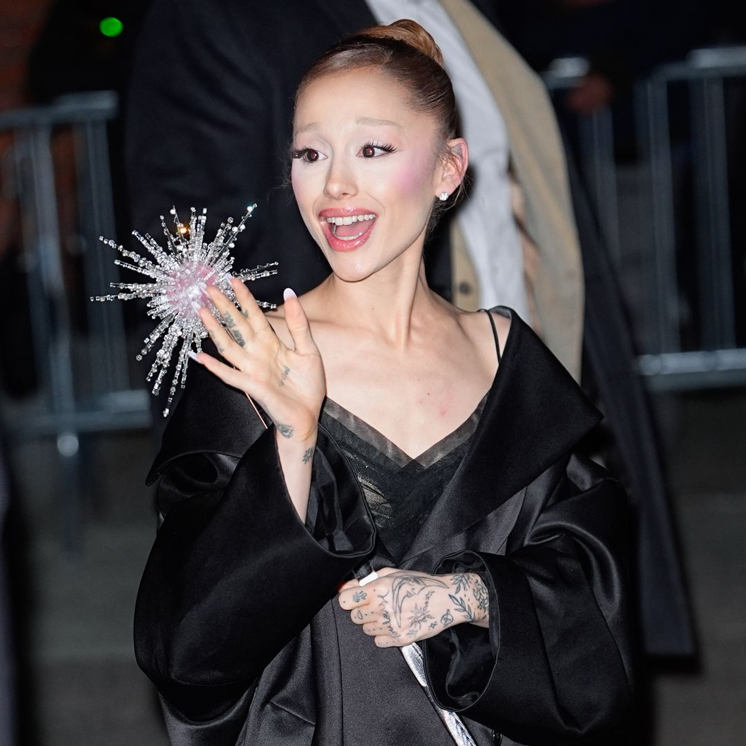 Ariana Grande viste el último vestido diseñado por Hubert de Givenchy