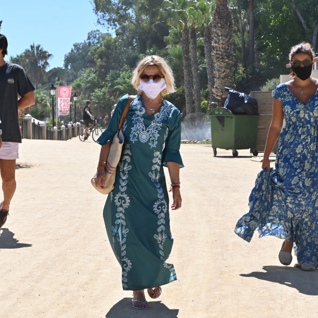 Eugenia Martínez de Irujo, de vacaciones en Marbella con Narcís Rebollo y su hija Tana