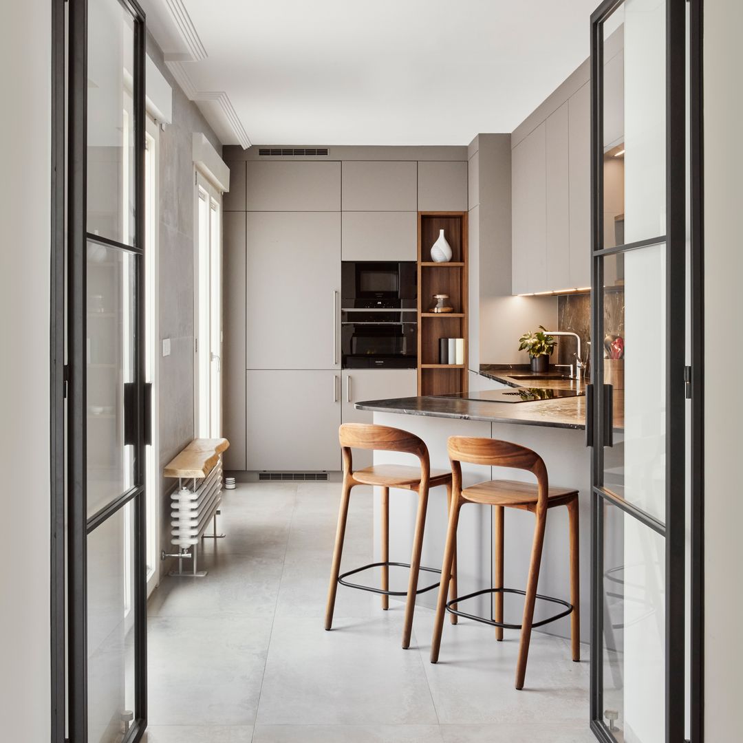 Las 10 claves para que tu cocina pequeña parezca más grande (y no, no consiste en decorarla en blanco)