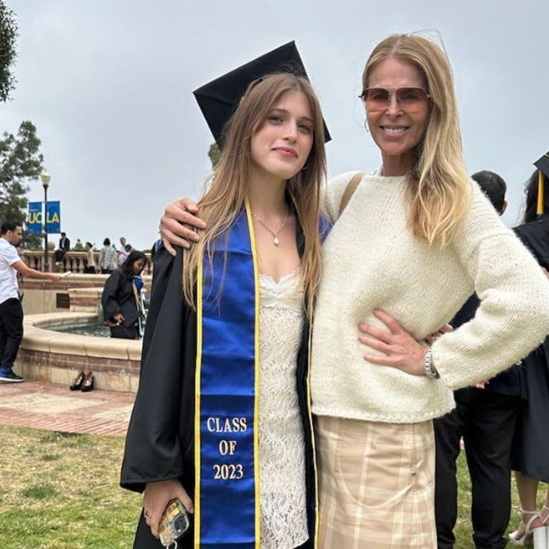 Catherine Oxenberg, actriz e hija de Isabel de Yugoslavia, una orgullosa mamá en la graduación universitaria de su hija Maya