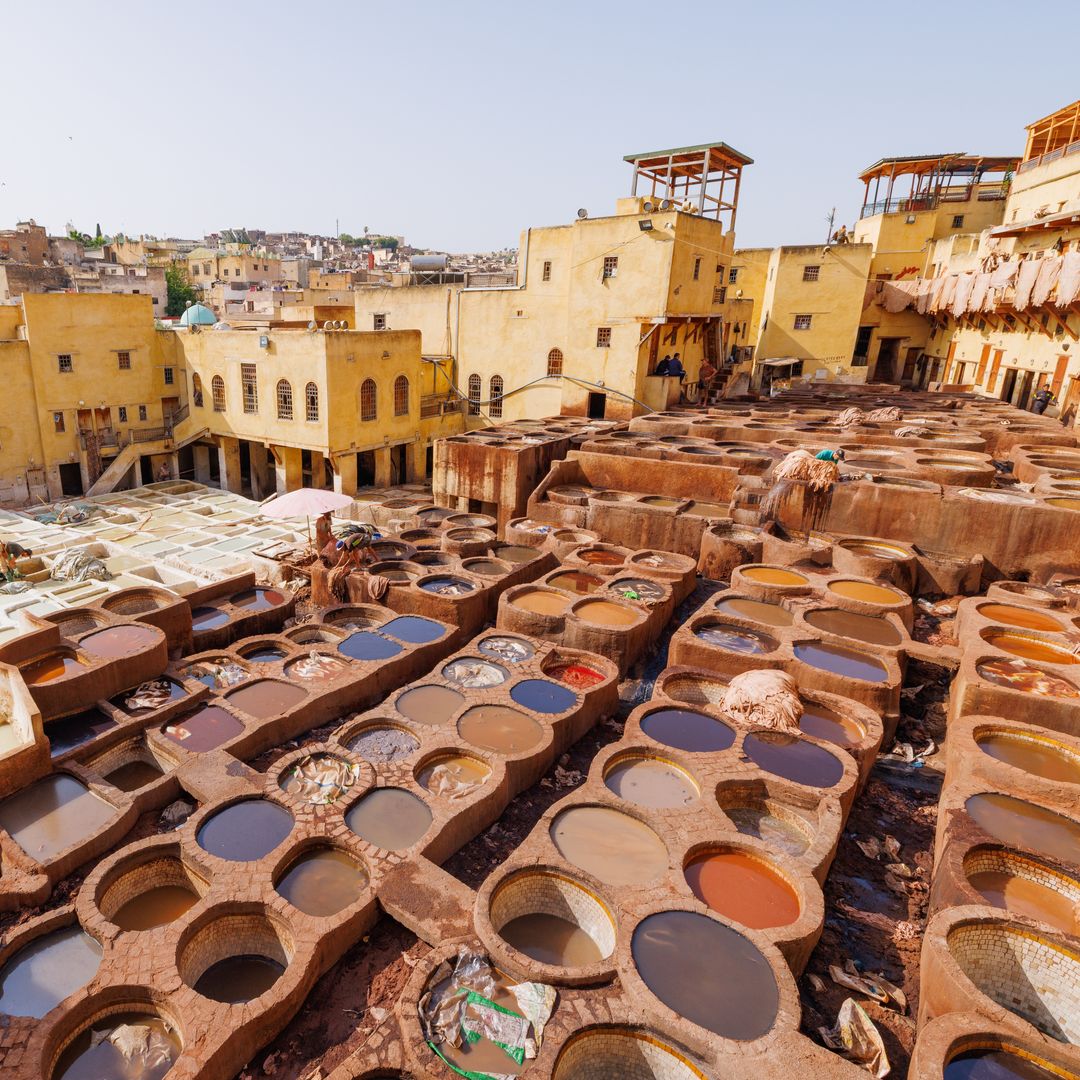 Curtidurías en la medina de Fez, marruecos