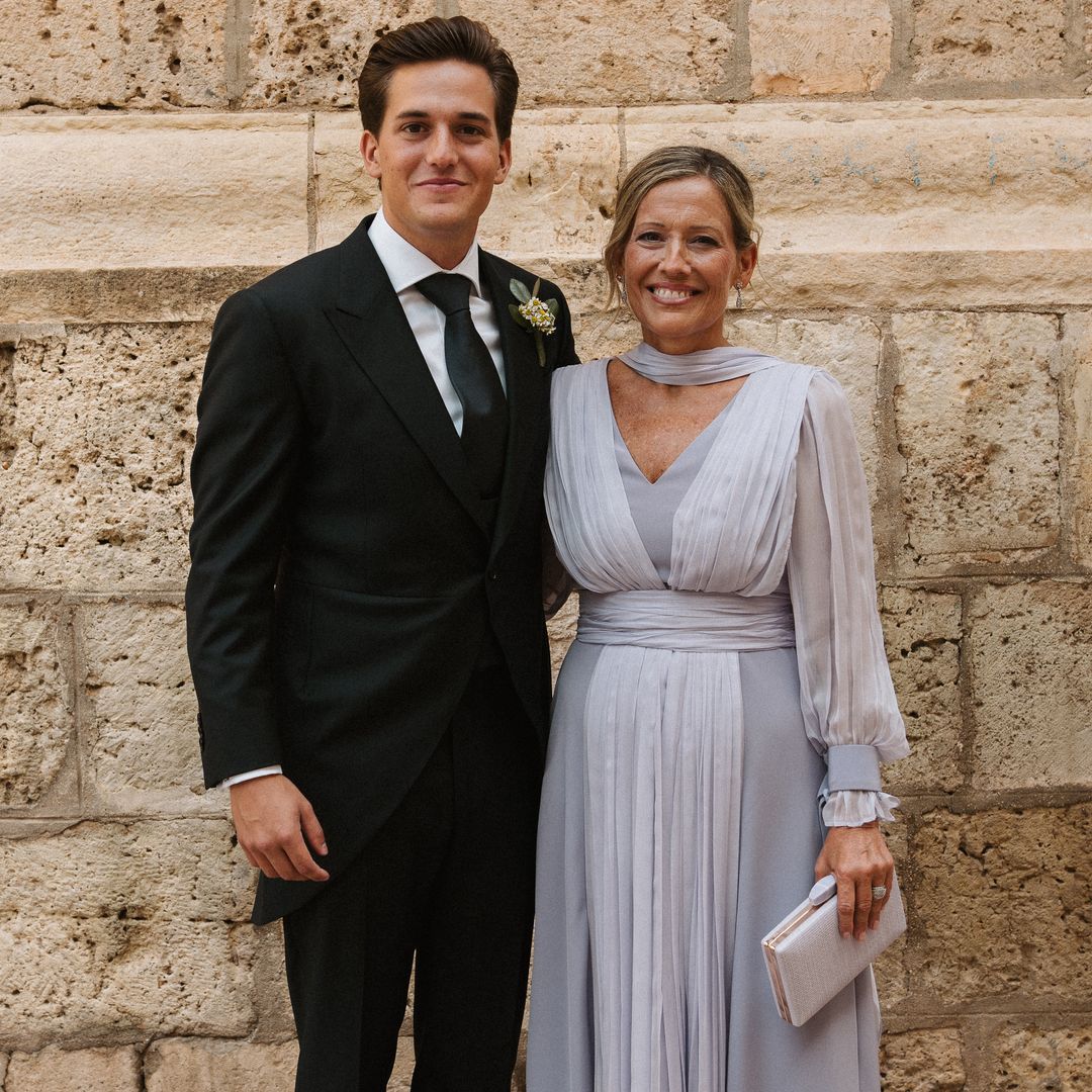 Madrinas de boda jóvenes que nos inspiran por la buena elección de sus looks