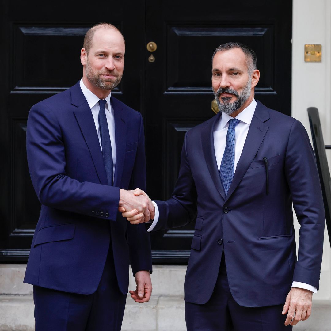 Rahim Al-Hussani, multimillonario y líder espiritual, recibido por Carlos III y el príncipe Guillermo para celebrar su primer año como Aga Khan V