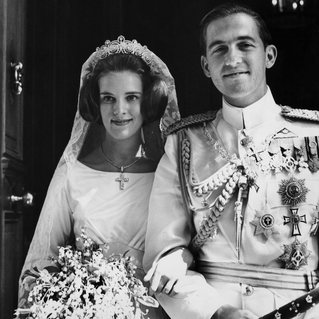 Recordamos la boda de Ana María de Dinamarca y Constantino de Grecia: de la tiara Jedive de Egipto a las 6 princesas damas de honor