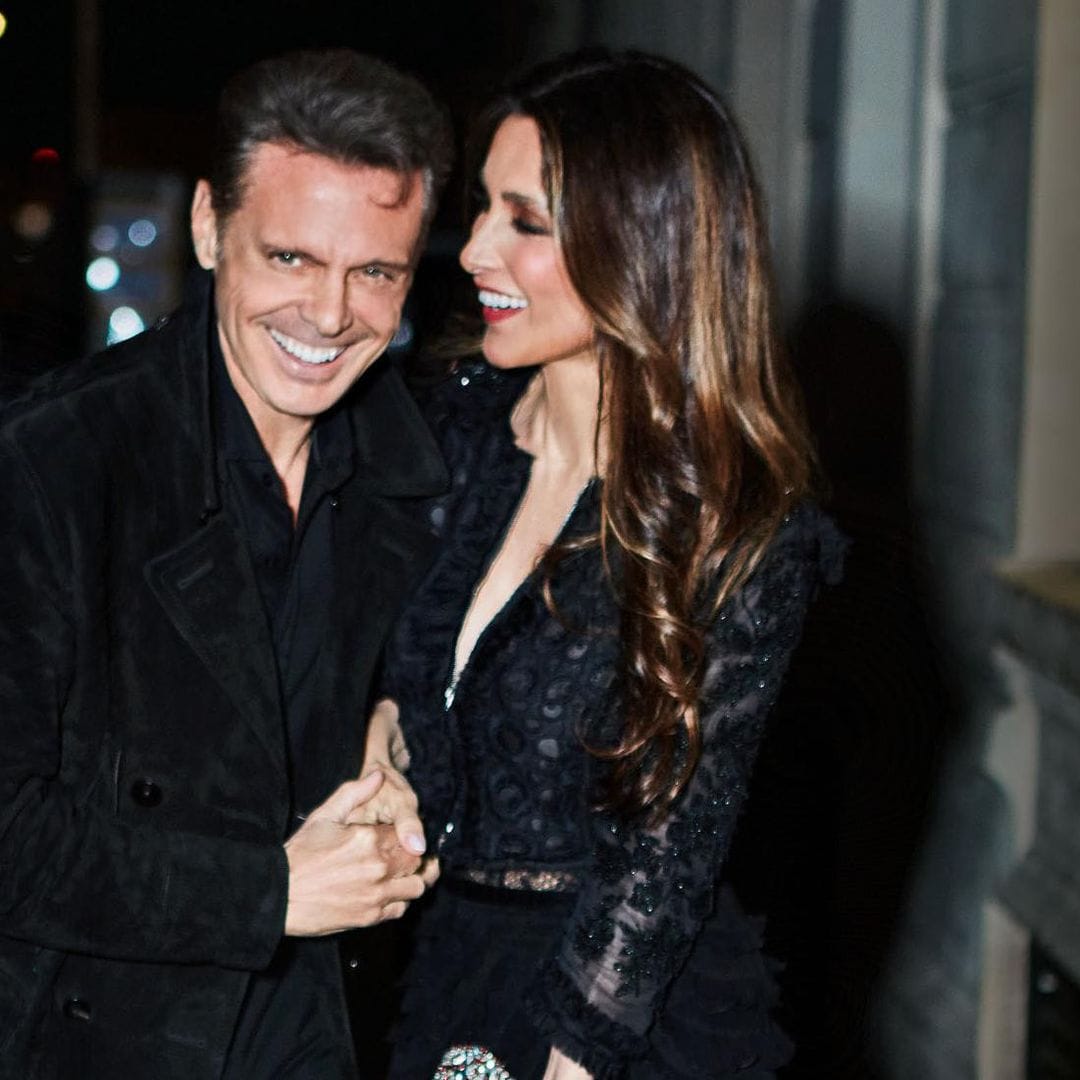 Luis Miguel y Paloma Cuevas celebran juntos la Navidad en Madrid rodeados de su familia y amigos