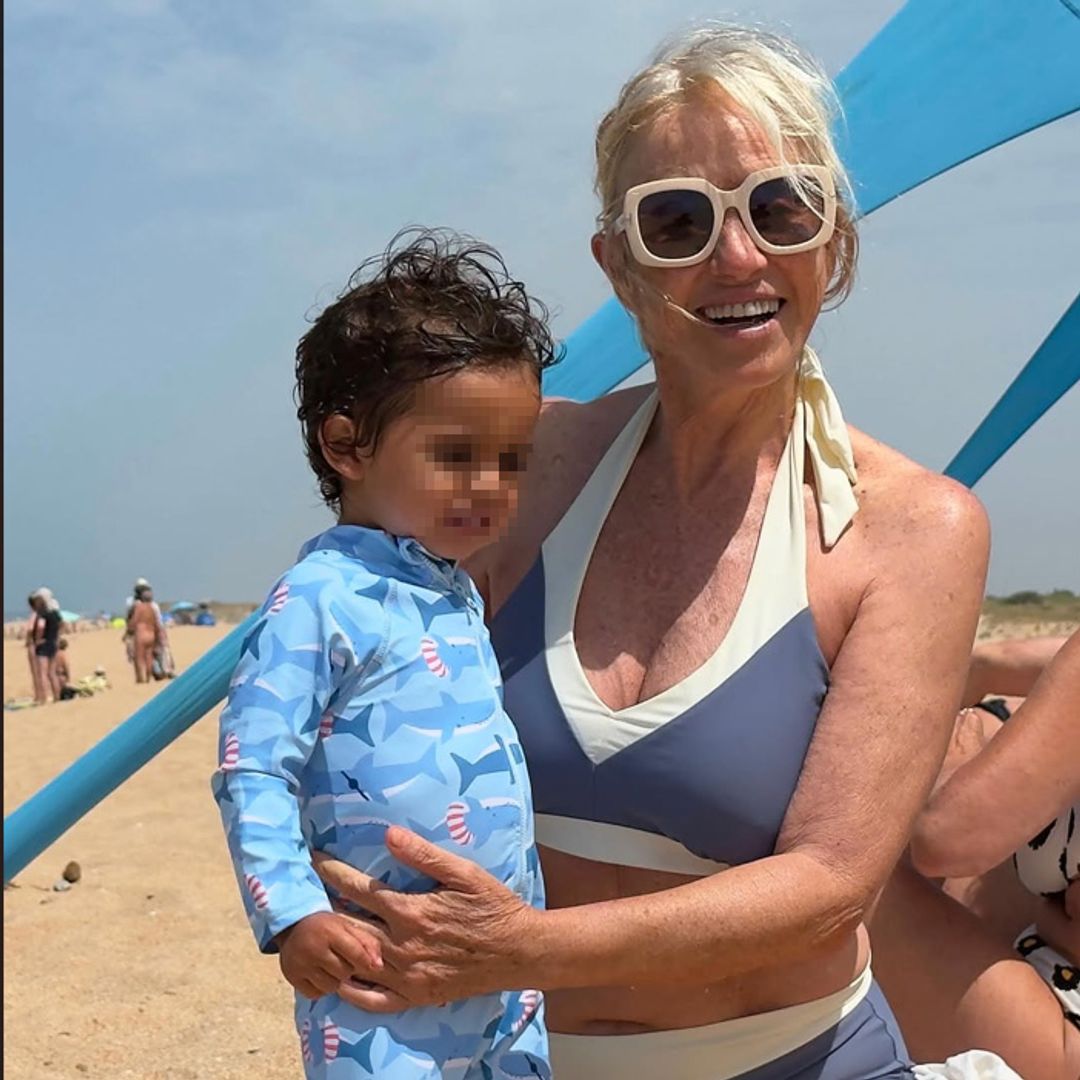Mariola Orellana, una espectacular abuela de 63 años en su posado más tierno con su nieto, de 2