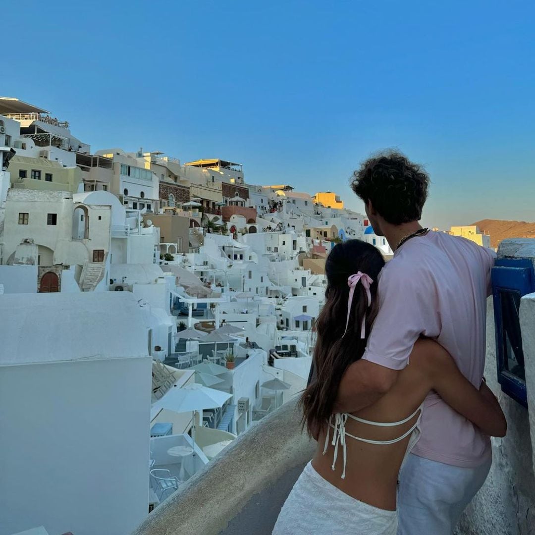 'Tophy' Levy con su novia en Santorini