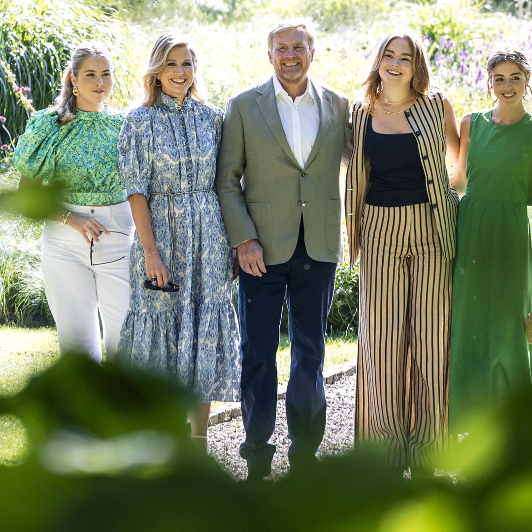 Los Reyes de Holanda y sus hijas al fin juntos ante las cámaras: el verano no se cancela