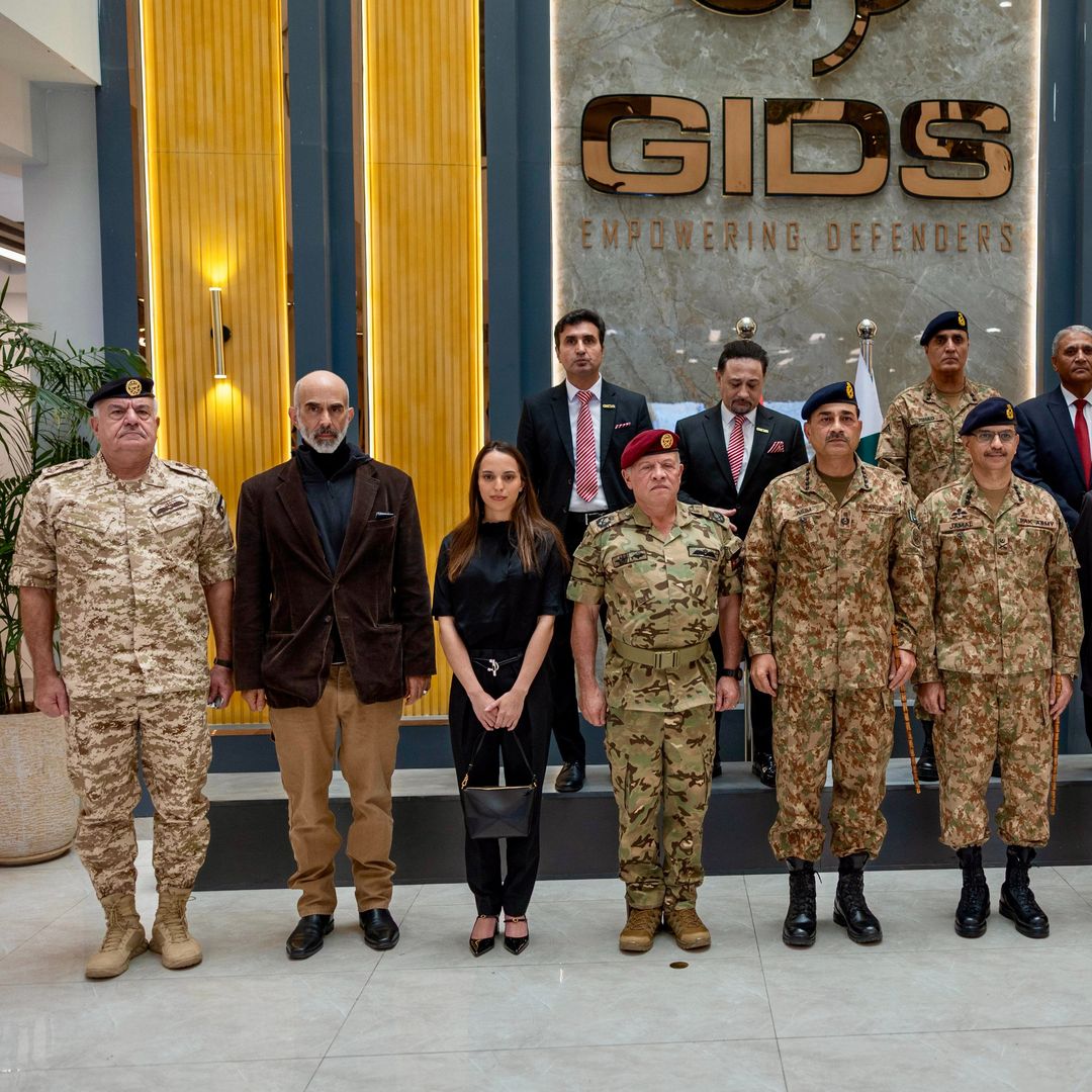 Salma de Jordania sorprende al mundo y se convierte en el mayor apoyo militar de su padre en su viaje a Indonesia