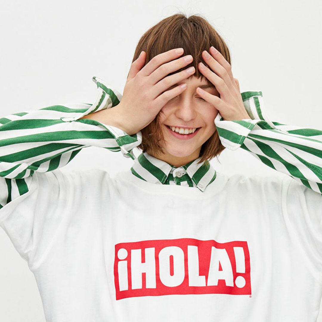 ¡HOLA! está más de moda que nunca y la nueva camiseta de Pull&Bear lo confirma