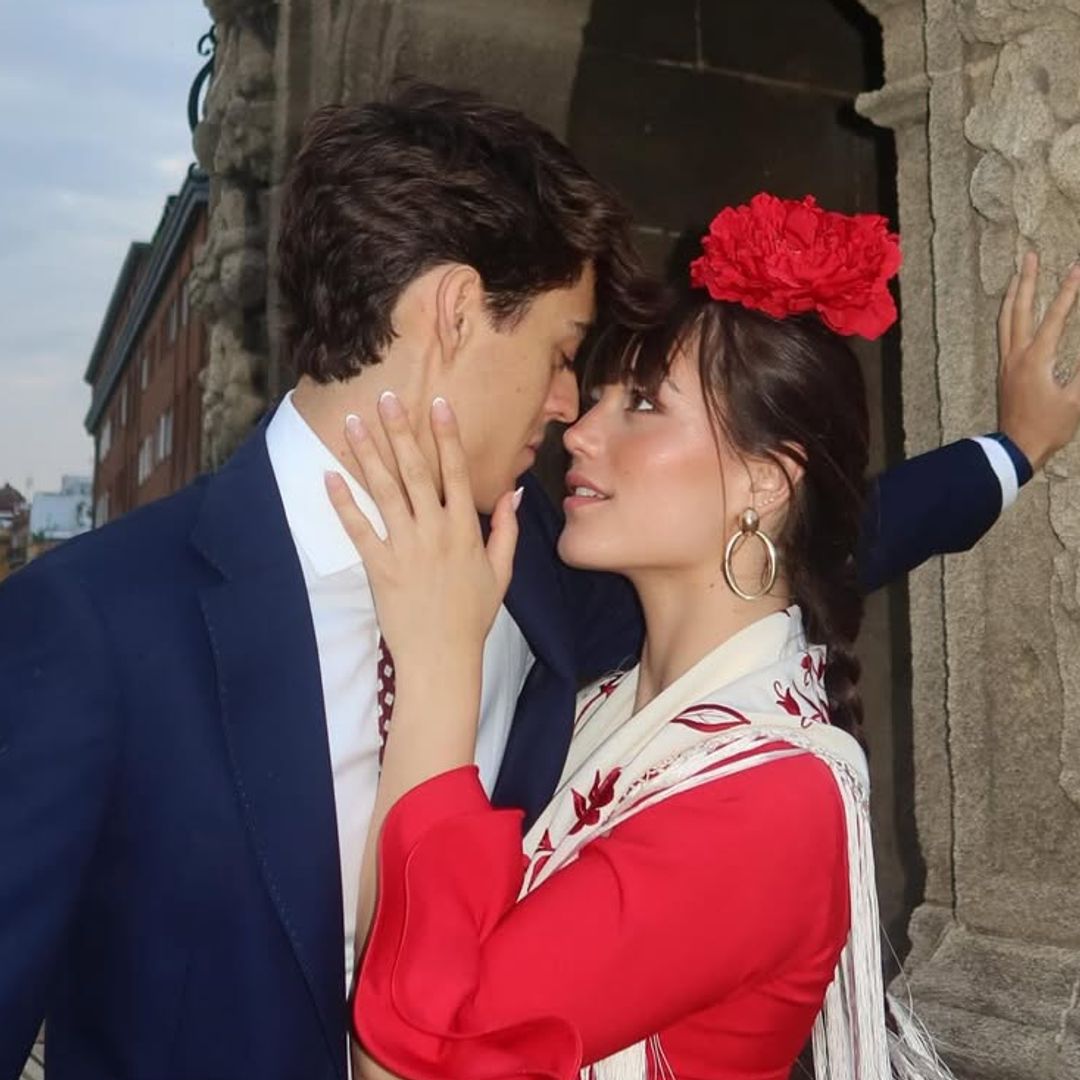 Daniela Meroño y Juan Martín, pura complicidad en su primera Feria de Abril juntos: las imágenes que lo dicen todo