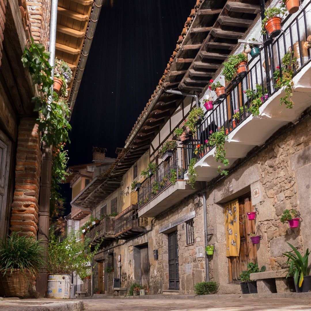 Calle típica de Cuevas del Valle, Barranco de las Cinco Villas, Ávila