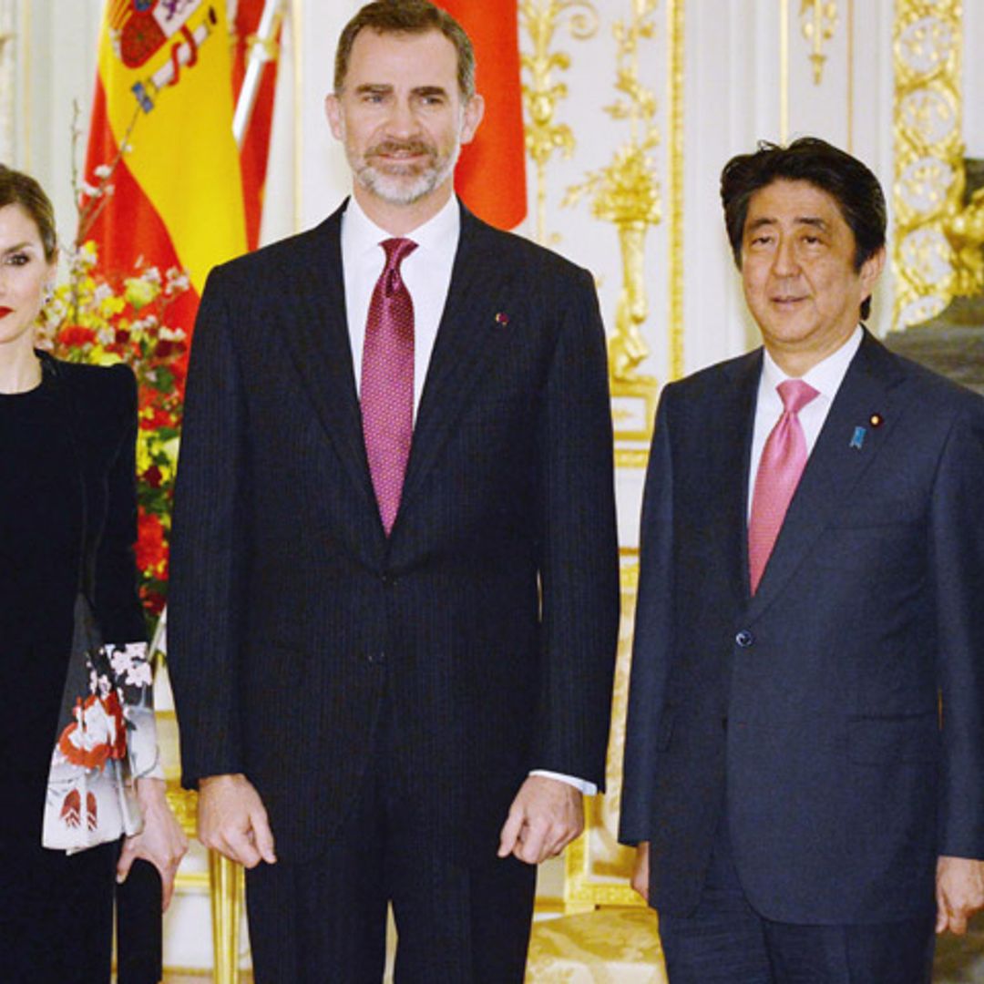 Diario de viaje: doña Letizia estrena su 'look' más japonés en el encuentro con el Primer Ministro