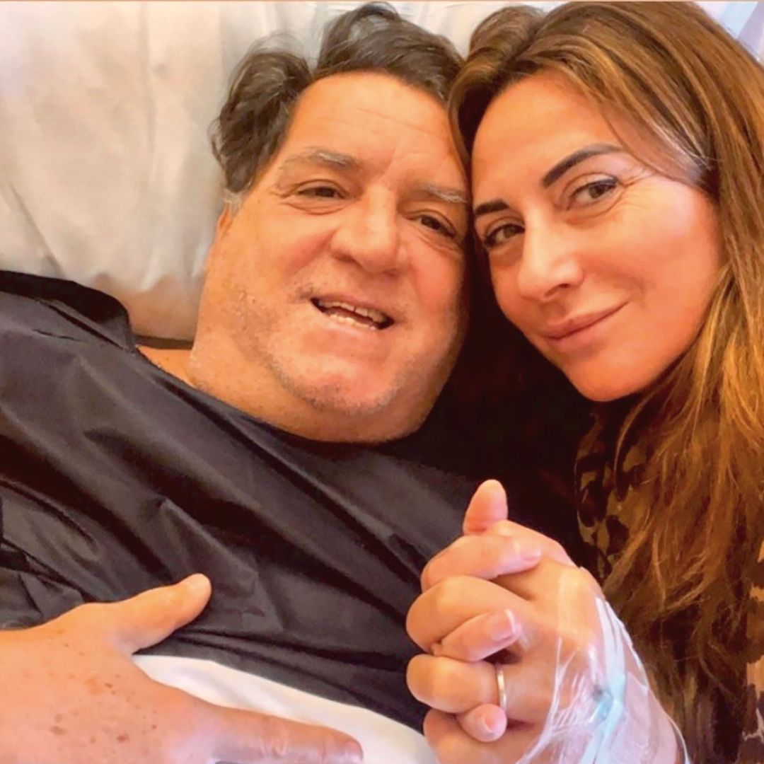 José Campos junto a su mujer, la profesora Marian Sousa, en el hospital
