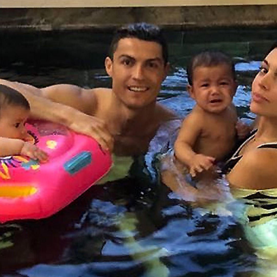 ¡Chapuzones y pucheros! Cristiano y Georgina Rodríguez, tarde de juegos en la piscina con Eva y Mateo