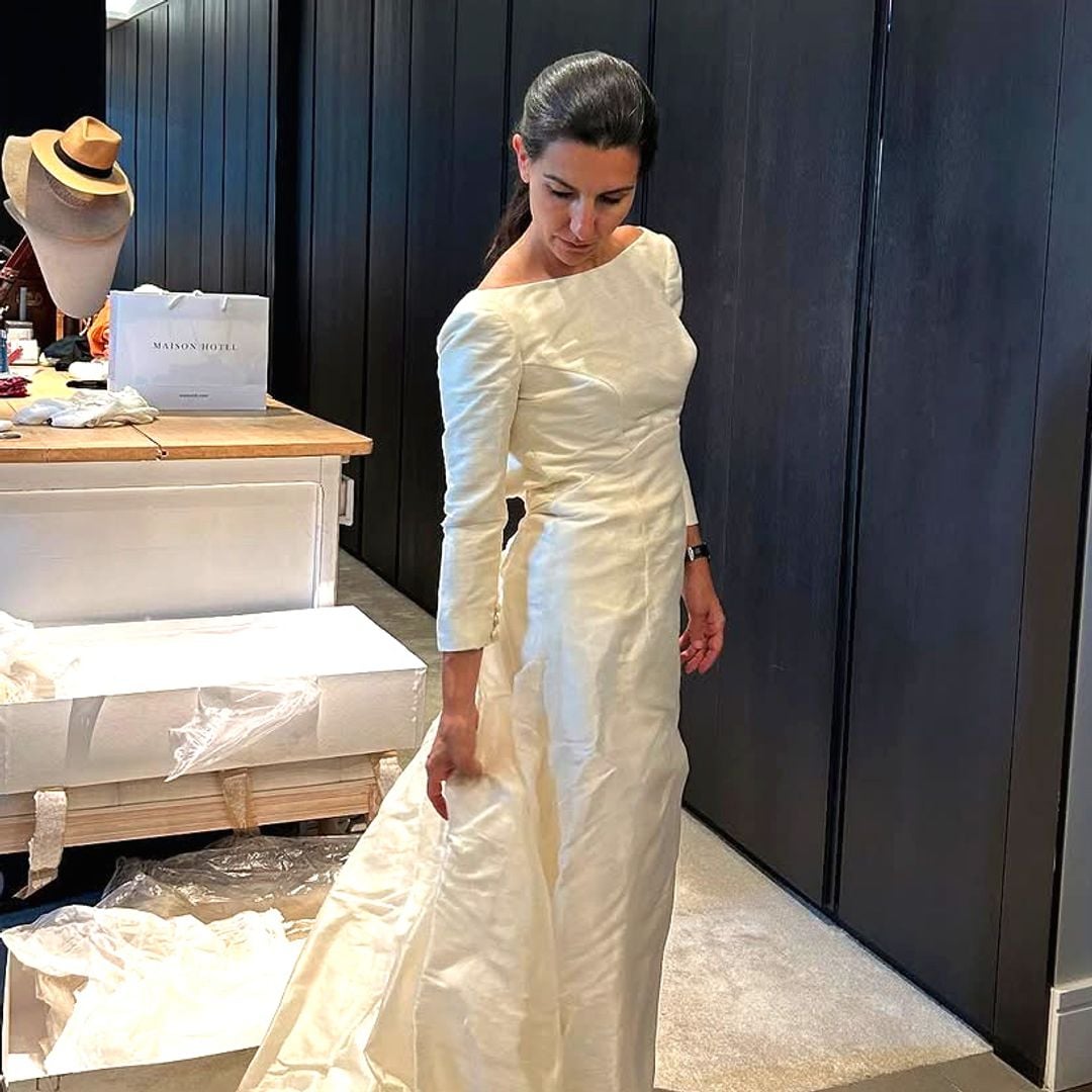 Rocío Monasterio descubre cómo era su vestido de novia y se lo vuelve a poner para enseñárselo a sus hijas