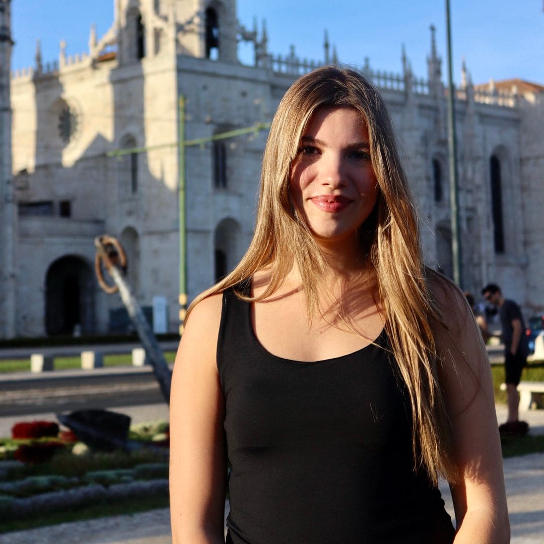 Los looks de la infanta Sofía en su nueva etapa universitaria: vaqueros, tops de tendencia y un guiño a su madre