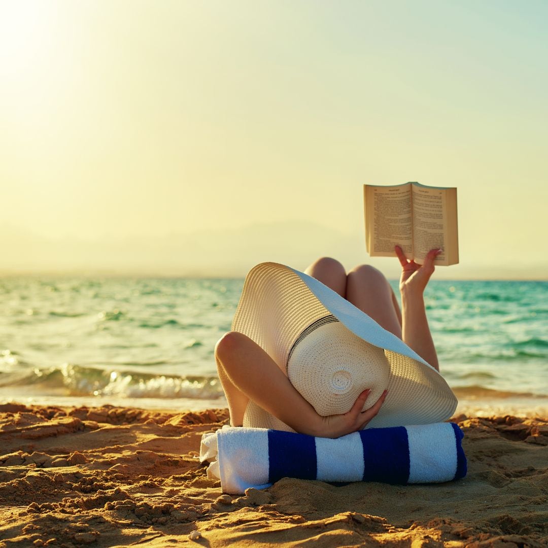 12 libros para leer este verano: soy editora de compras y estas son los que he metido en mi maleta