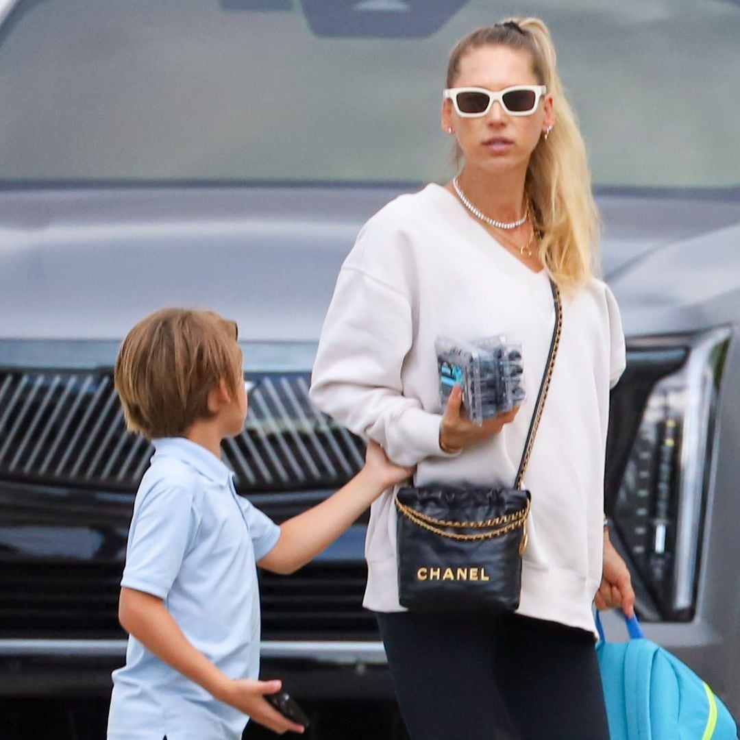 Anna Kournikova, guapísima en el embarazo, demuestra que es la mamá más dedicada