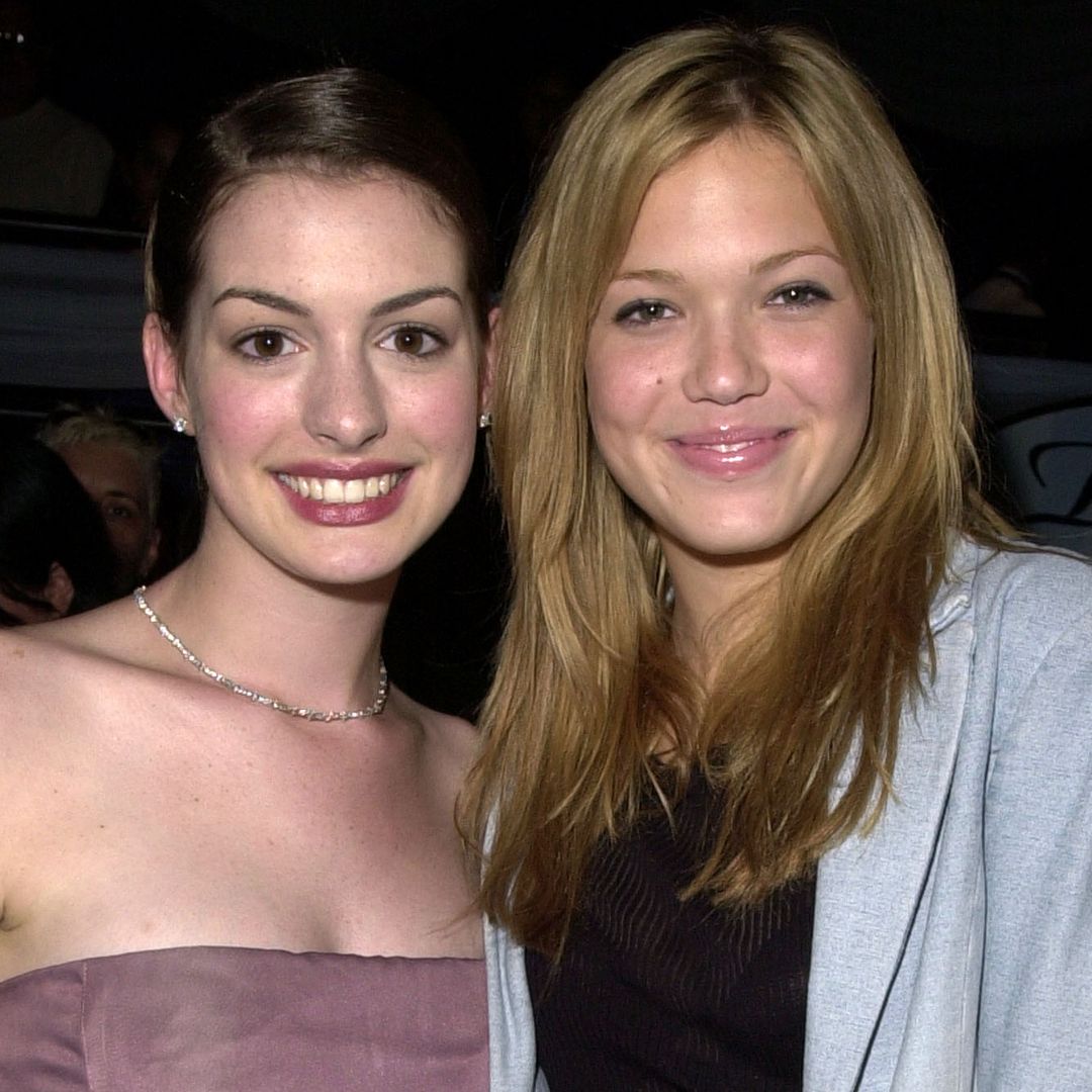 'Princesa por sorpresa' cumple 25 años: las fotos de Anne Hathaway y Mandy Moore entre bambalinas