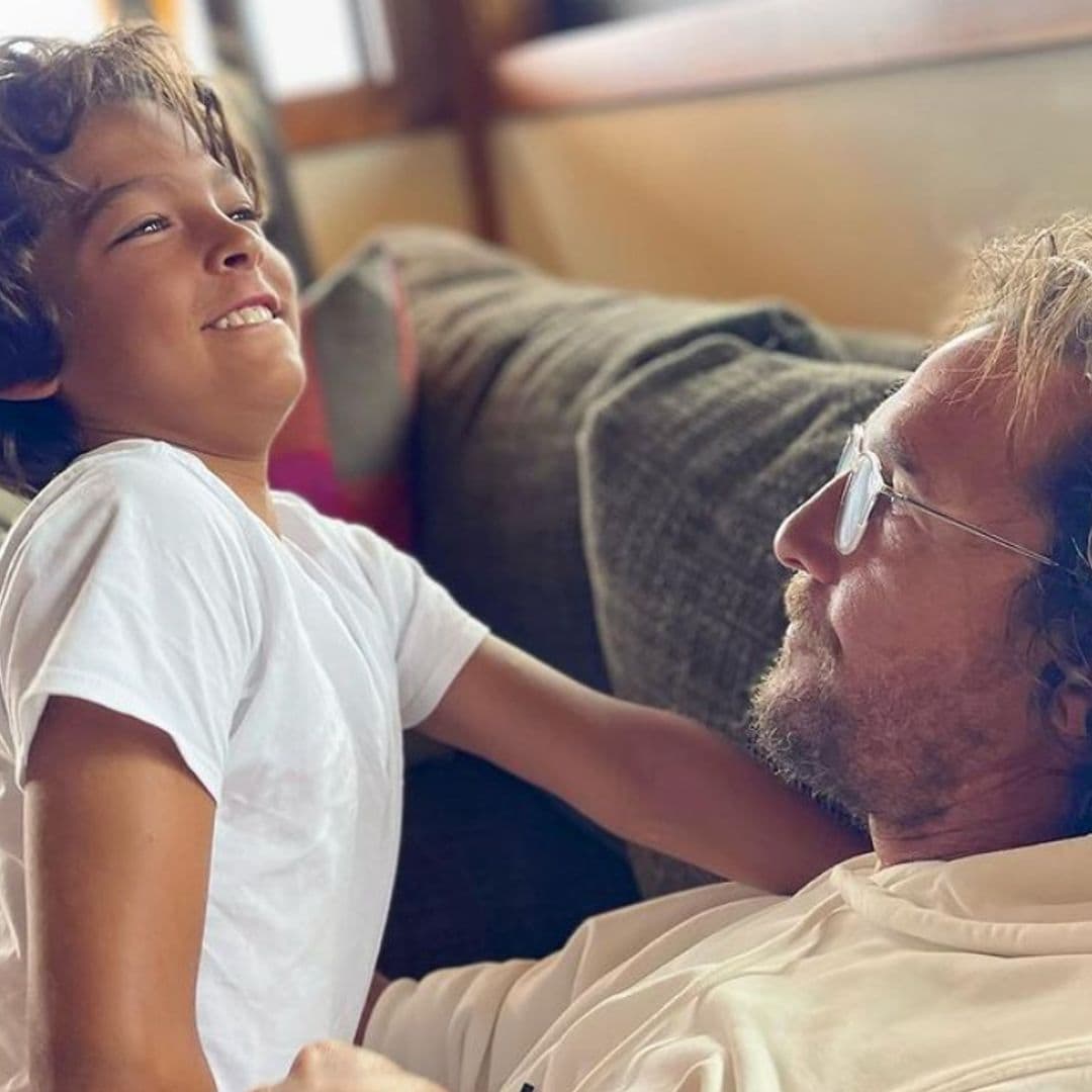 Matthew McConaughey y Camila Alves se deshacen en elogios hacia su hijo menor al cumplir 11 años