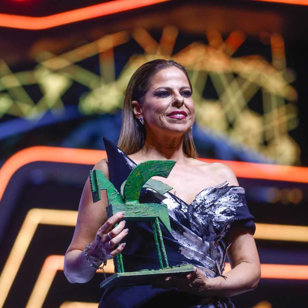 La emoción de Pastora Soler al recoger el Ondas por sus 30 años de carrera: "Me abracé a mi hija llorando"