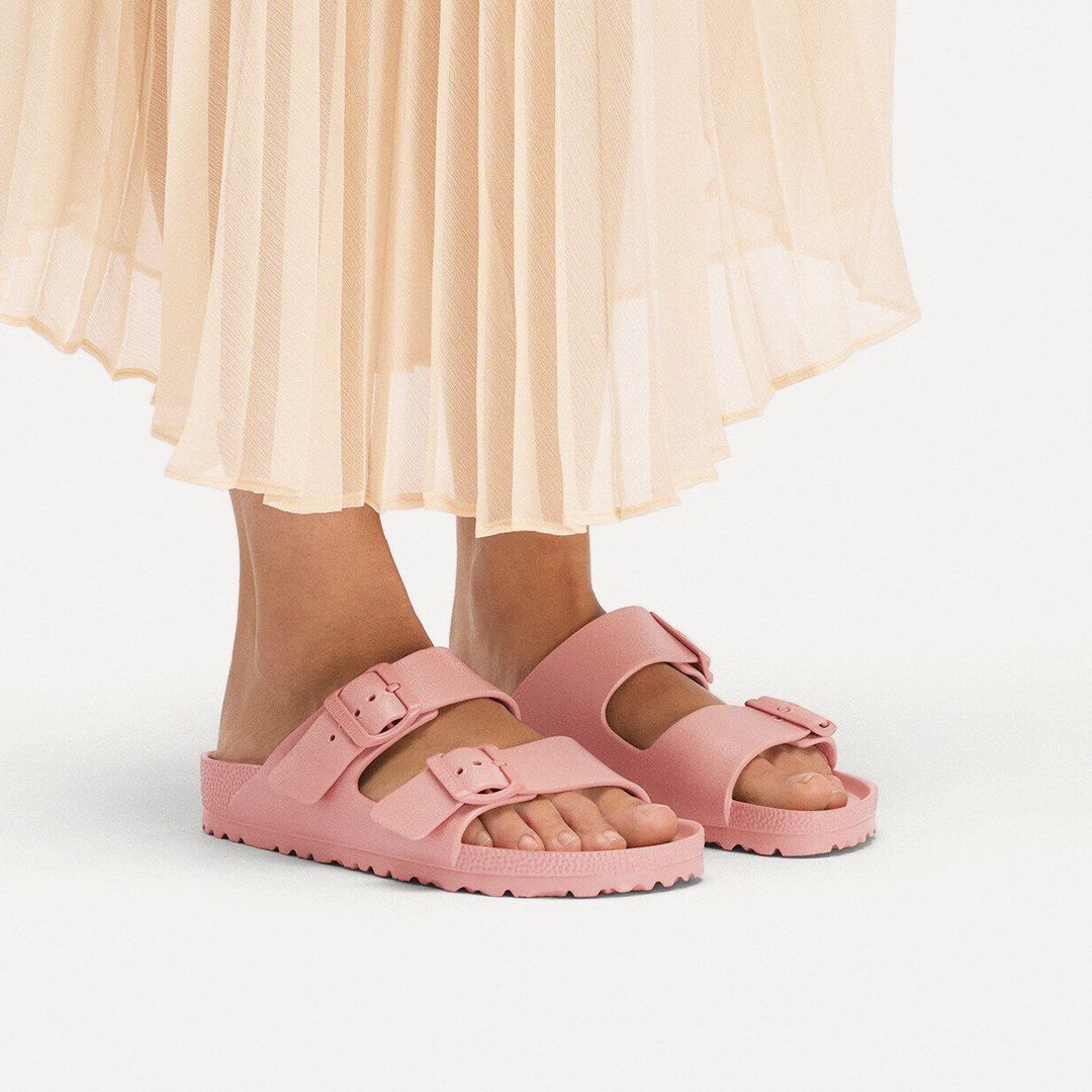 He estado de vacaciones en Grecia y estas son las sandalias Birkenstock que he visto en todas partes