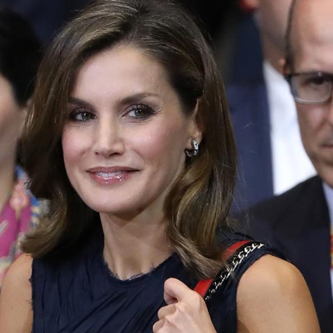 Looks reciclados y un estreno: La maleta de viaje de la reina Letizia en México