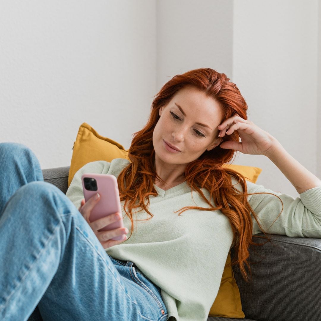 Qué significa que nos moleste que tarden en responder nuestros mensajes de WhatsApp, según la psicología
