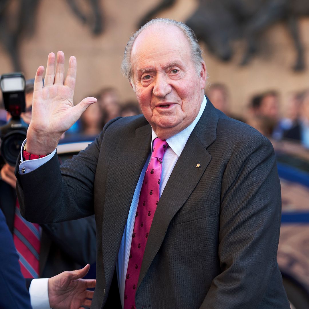 PRIMICIA. El rey Juan Carlos vuelve a España: ya está en Sevilla con la infanta Elena y sus nietos, Froilán y Victoria, para acudir a la corrida de la Maestranza