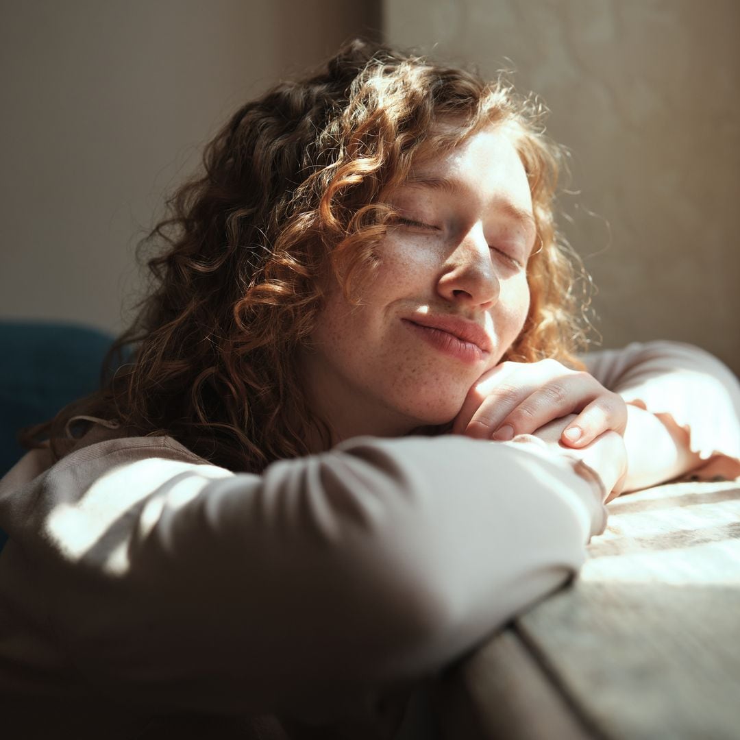 Qué dice la psicología de las personas que tienen mala memoria y son más felices