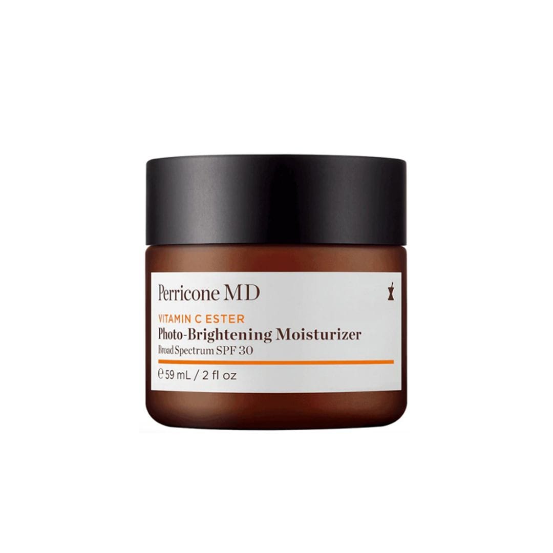 Vitamin C Ester Photo Brightening Moisturizer Broad Spectrum SPF30, de Perricone MD (82 euros), es una crema tipo mousse rica en vitamina C que aporta SPF 30 y una luminosidad inmediata. 