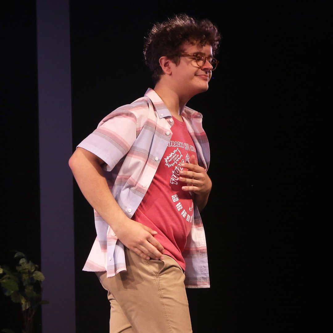 Gaten Matarazzo en la obra Dear Evan Hansen, en Broadway