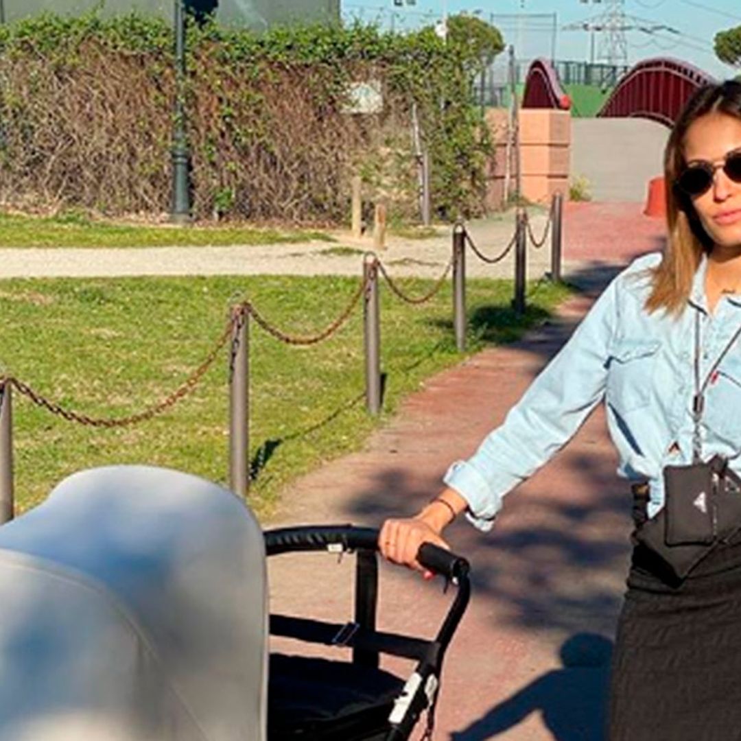 Hiba Abouk muestra que es una gran aficionada a bailar salsa, ¡y su hijo a escuchar música!