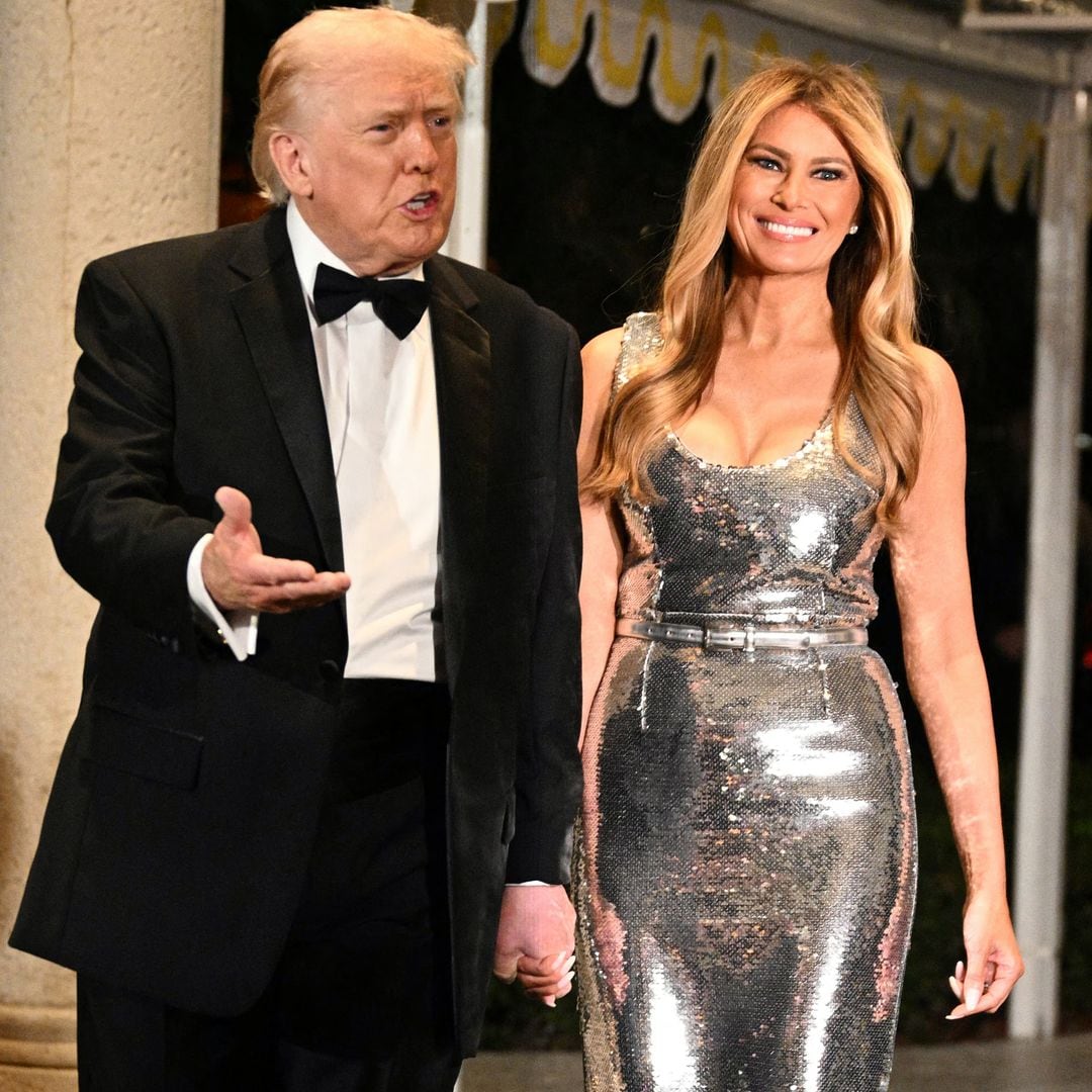 Melania Trump da la bienvenida al 2026 en Mar-a-Lago y brilla con un vestido de lentejuelas plateadas