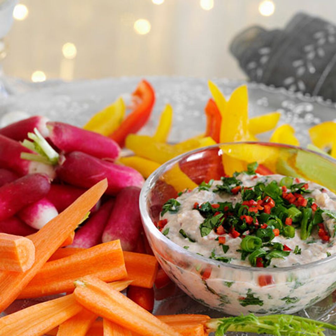 Crudités con humus picante de alubias blancas