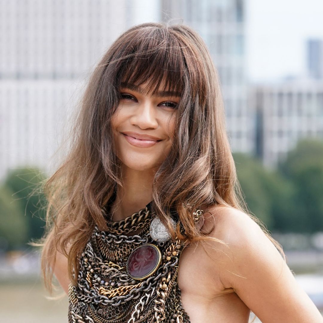Los peinados fáciles favoritos de las 'celebrities' con pelo rizado